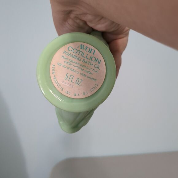 Vintage Avon Jadeite Green Milk Glass Koi Gold Fish Bubble Bath Bottle - Picture 3 of 3